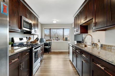 30 Des Plaines Ln, Hoffman Estates, IL 60169 photo 5