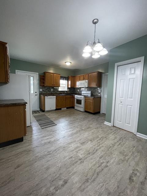 185 E Cermak Rd, Braidwood, IL 60408 photo 4