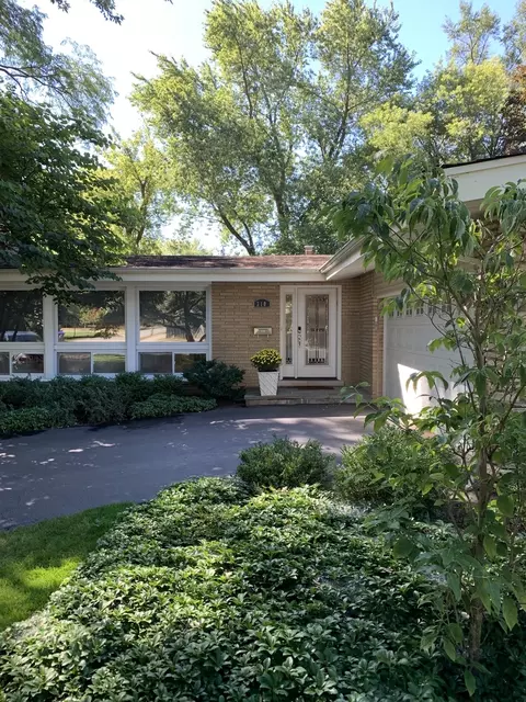 310 Brookside Ln, Glencoe, IL 60022 photo 2