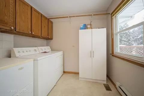 865 Madelyn Dr, Des Plaines, IL 60016 photo 8