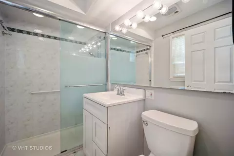 865 Madelyn Dr, Des Plaines, IL 60016 photo 10