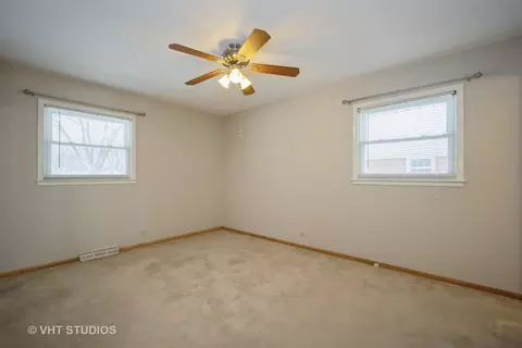 865 Madelyn Dr, Des Plaines, IL 60016 photo 9