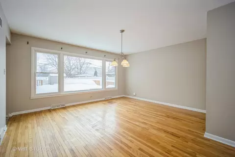 865 Madelyn Dr, Des Plaines, IL 60016 photo 3