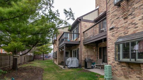 182 Grove Ave #D, Des Plaines, IL 60016 photo 4