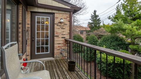 182 Grove Ave #D, Des Plaines, IL 60016 photo 3