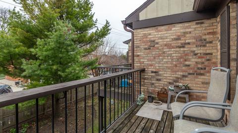 182 Grove Ave #D, Des Plaines, IL 60016 photo 2