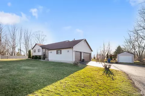 49 Stainfield Dr, Plano, IL 60545 photo 2
