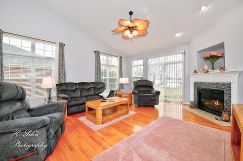 851 Eineke Blvd, Algonquin, IL 60102 photo 2