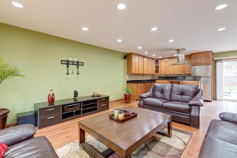 1742 E Corktree Ln, Mount Prospect, IL 60056 photo 8