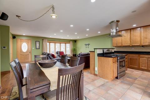 1742 E Corktree Ln, Mount Prospect, IL 60056 photo 3