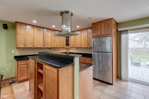 1742 E Corktree Ln, Mount Prospect, IL 60056 photo 10