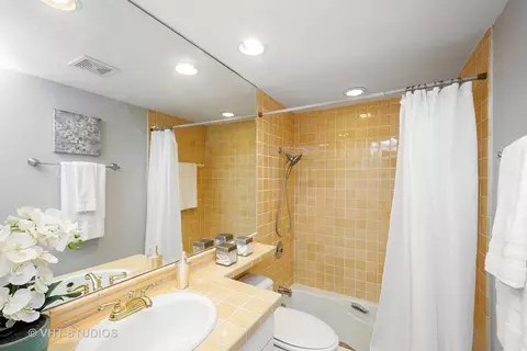 78 Elm St #1, Chicago, IL 60611 photo 8