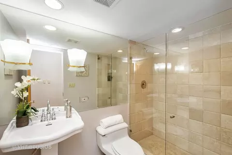 78 Elm St #1, Chicago, IL 60611 photo 10