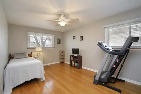 680 Manor Ct, Des Plaines, IL 60016 photo 10