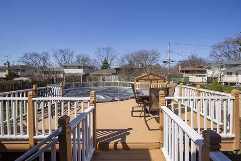 680 Manor Ct, Des Plaines, IL 60016 photo 14