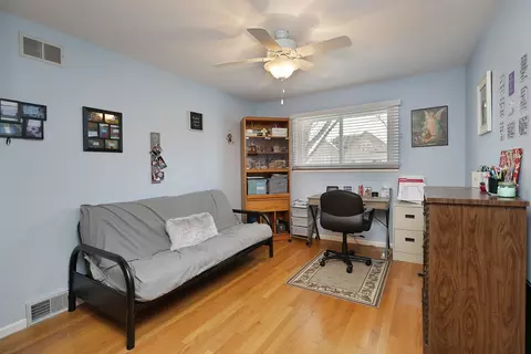 680 Manor Ct, Des Plaines, IL 60016 photo 11