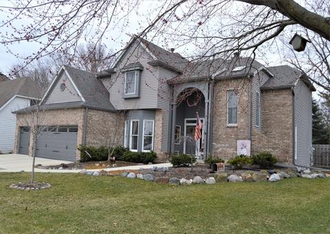 28 Downing Cir, Bloomington, IL 61704 photo 2