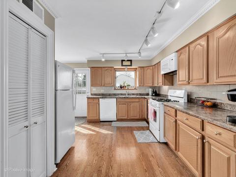 905 E Maple St, Lombard, IL 60148 photo 11
