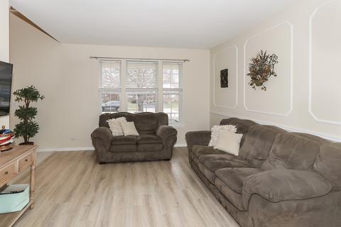 844 Columbine Dr, Elgin, IL 60124 photo 5