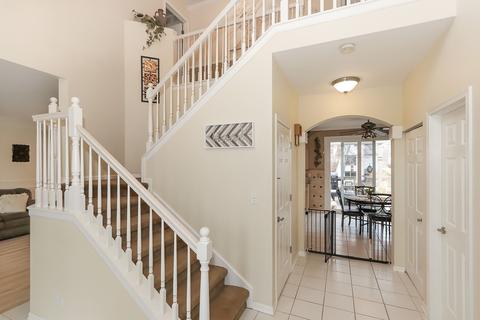 844 Columbine Dr, Elgin, IL 60124 photo 3