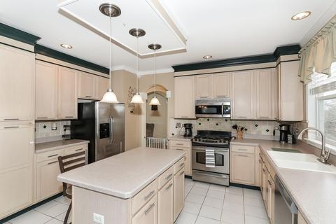 844 Columbine Dr, Elgin, IL 60124 photo 9