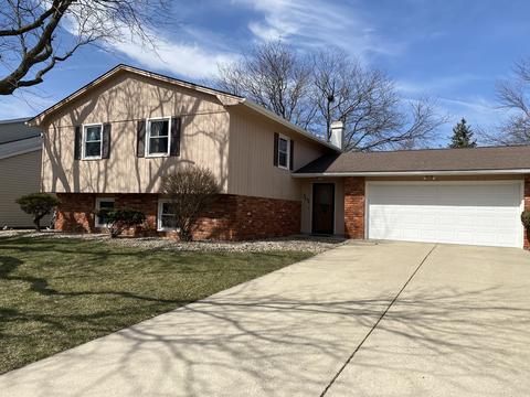 202 Suelynn Dr, Normal, IL 61761 photo 1
