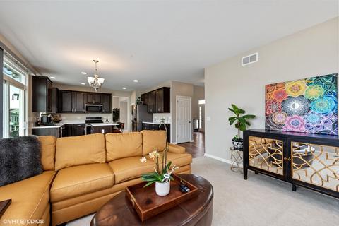 1758 Prospect Dr, Hoffman Estates, IL 60192 photo 15
