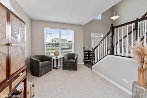 1758 Prospect Dr, Hoffman Estates, IL 60192 photo 4