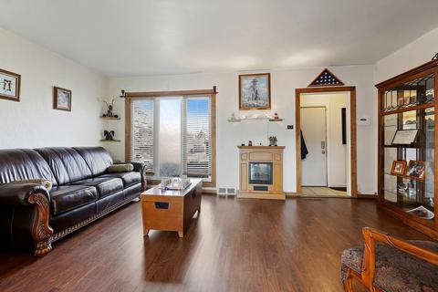 17711 Maple St, Lansing, IL 60438 photo 2