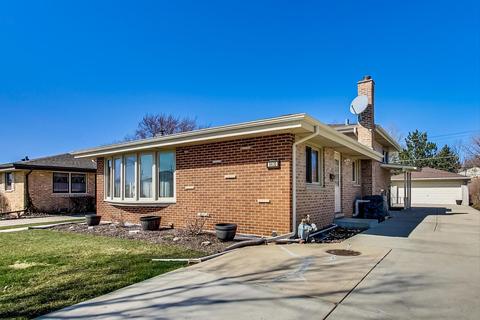 8430 W Roseview Dr, Niles, IL 60714 photo 1