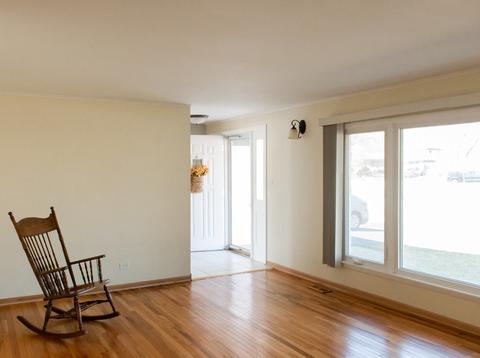 1827 E Bittersweet Ln, Mount Prospect, IL 60056 photo 3