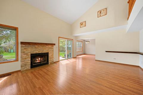 13 Oxford Ct, Algonquin, IL 60102 photo 2