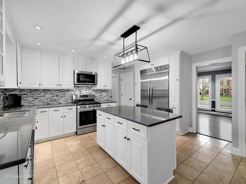 76 Danada Dr, Wheaton, IL 60189 photo 4