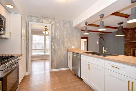 805 Ruth Dr, Elgin, IL 60123 photo 2