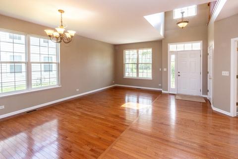 308 Buffalo Dr, Elgin, IL 60124 photo 2