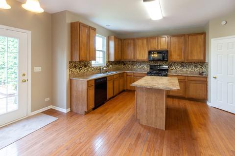 308 Buffalo Dr, Elgin, IL 60124 photo 5