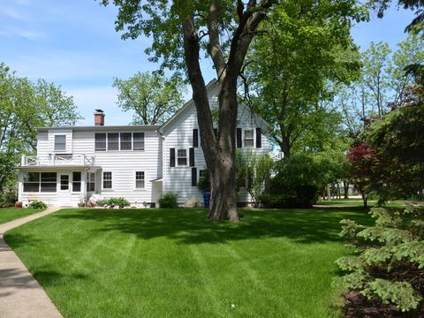 1718 E Geneva Rd, Wheaton, IL 60187 photo 2