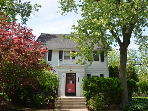 1718 E Geneva Rd, Wheaton, IL 60187 photo 1