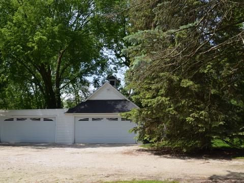 1718 E Geneva Rd, Wheaton, IL 60187 photo 4