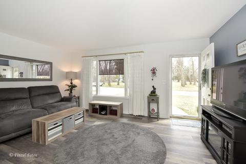 610 Cherokee Rd, Algonquin, IL 60102 photo 3