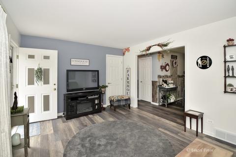 610 Cherokee Rd, Algonquin, IL 60102 photo 2