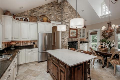 27 W184 Wallace Rd, Wheaton, IL 60189 photo 11