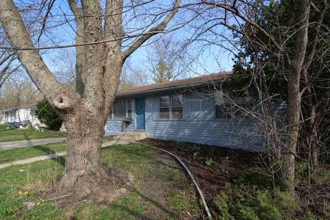 112 E Oltendorf Rd, Streamwood, IL 60107 photo 2