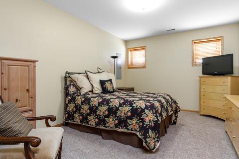 2129 W Warner Ave, Chicago, IL 60618 photo 23