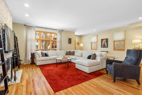 2129 W Warner Ave, Chicago, IL 60618 photo 3
