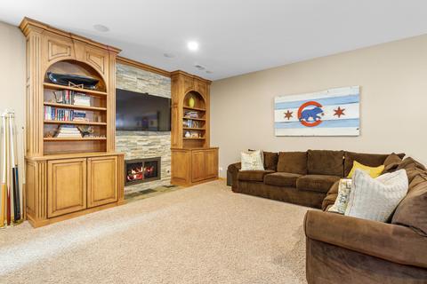 2129 W Warner Ave, Chicago, IL 60618 photo 21