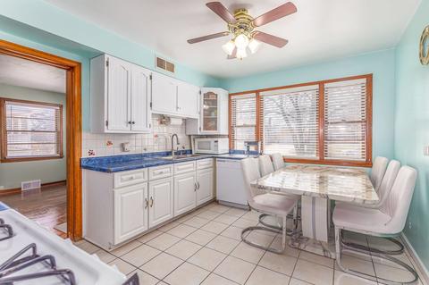 423 Pershing Ave, Wheaton, IL 60189 photo 5