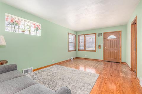 423 Pershing Ave, Wheaton, IL 60189 photo 4