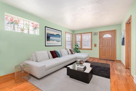 423 Pershing Ave, Wheaton, IL 60189 photo 2
