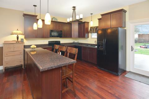 304 E Green St, Le Roy, IL 61752 photo 4
